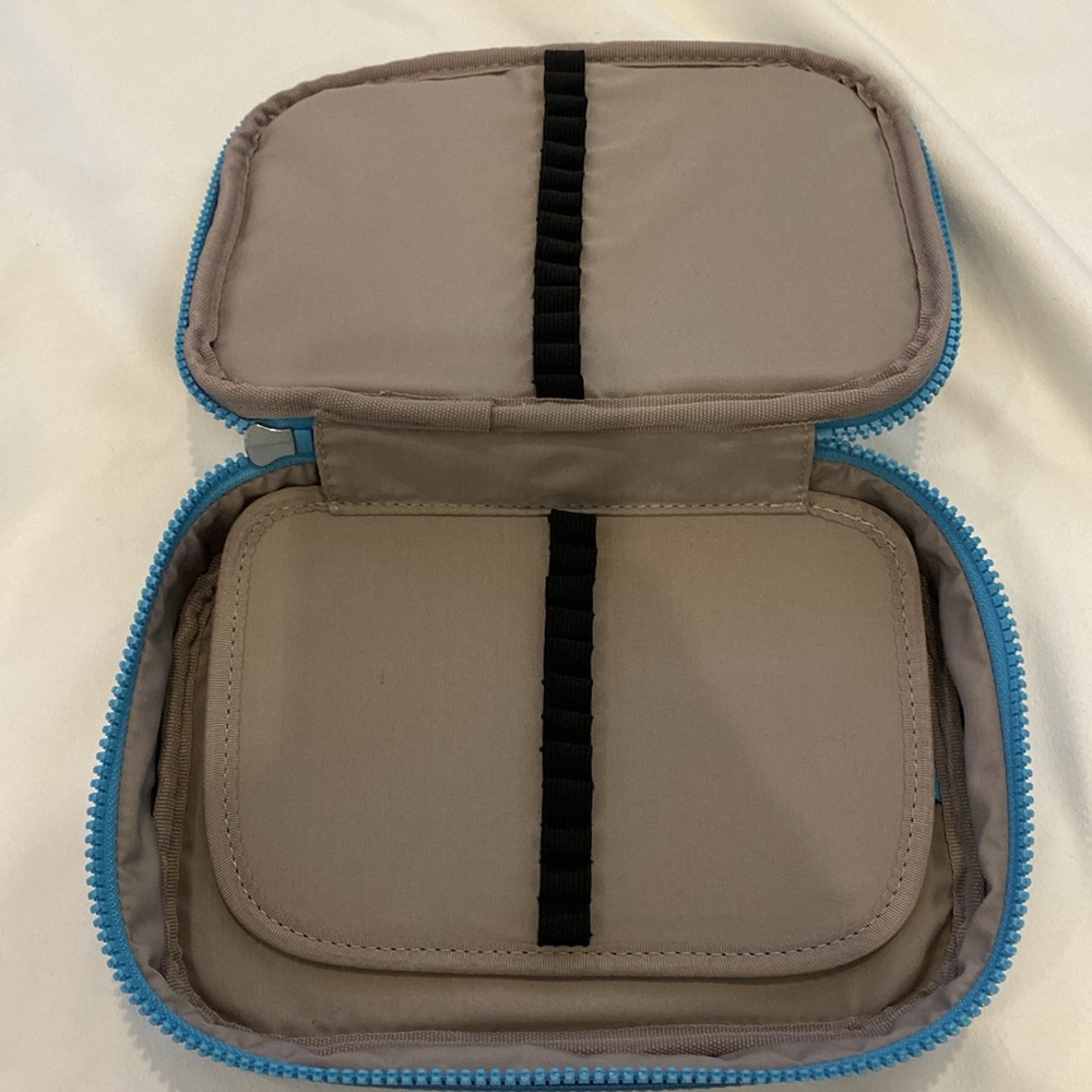 Kipling makeup bag - Picture 4 of 8